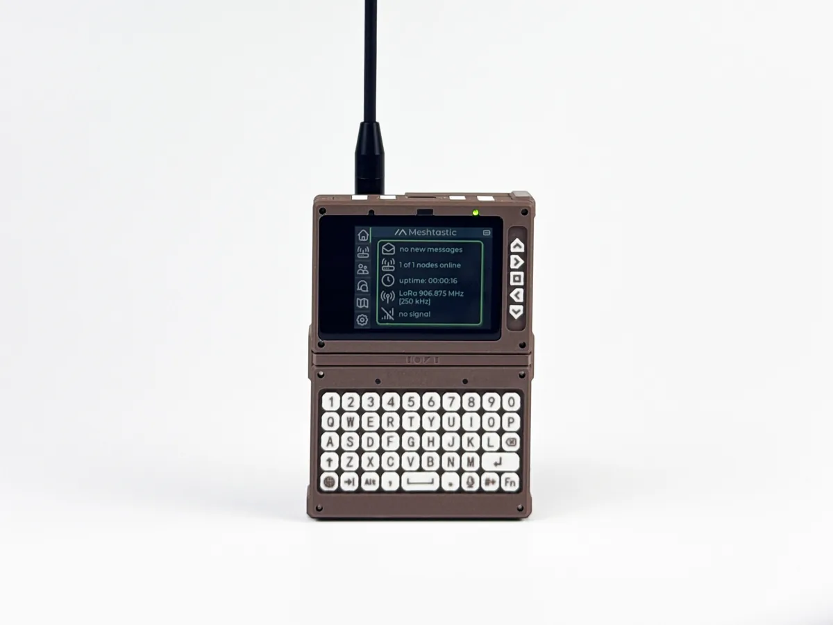 Off-grid messenger: Meshtastic on Attaky